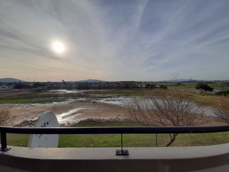 8 Bedroom Property for Sale in Uitzicht Western Cape